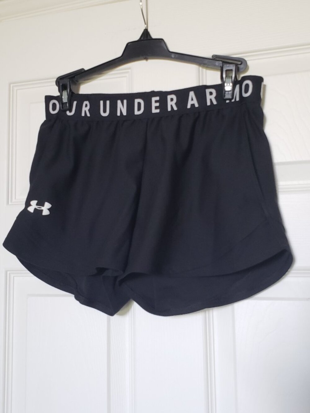 Under Armour Women's Loose Heatgear Black Shorts w/Pockets - Size Small - EUC